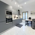Luxury - Near Metro - Private Parking Appartement Rome
