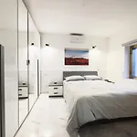 Luxury - Near Metro - Private Parking * Rom